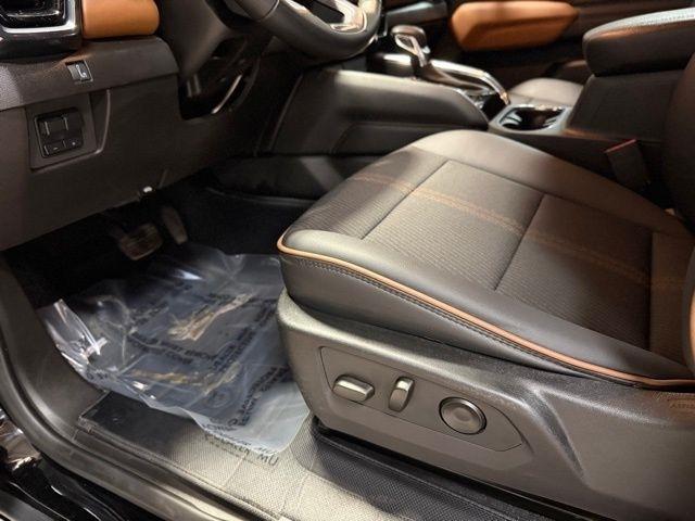 GMC Canyon 4WD Crew Cab AT4 2024