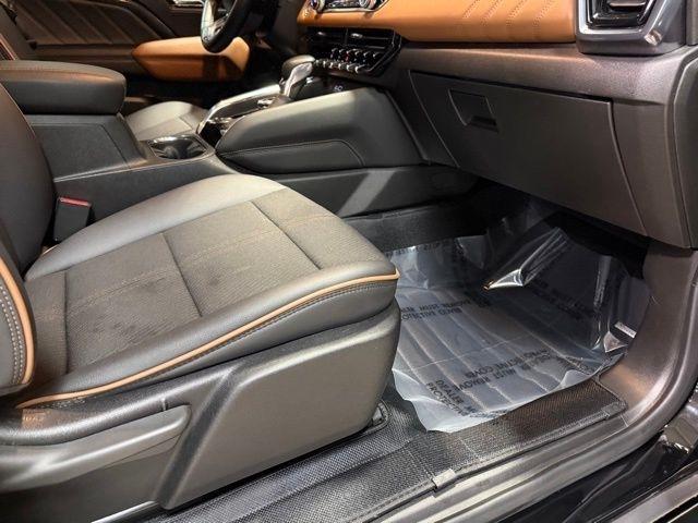 GMC Canyon 4WD Crew Cab AT4 2024