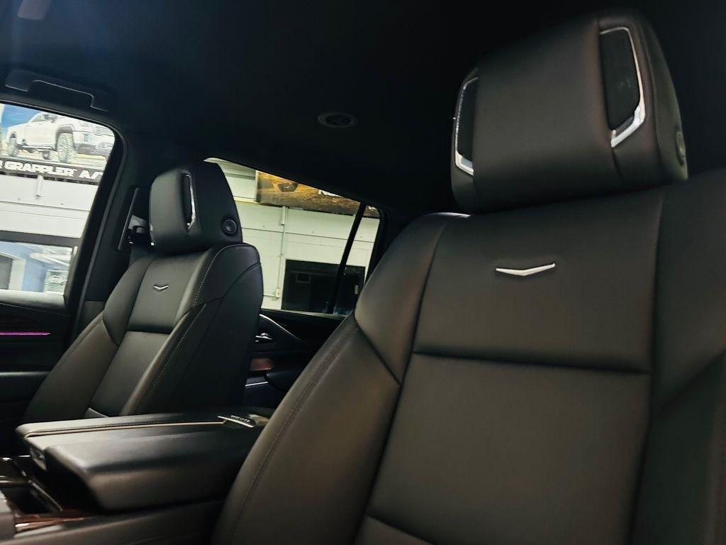 Cadillac Escalade ESV 4WD 4dr Luxury 2022