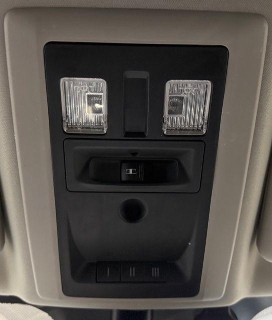 RAM 1500 Sport 4x4 Crew Cab 5'7" Box 2017