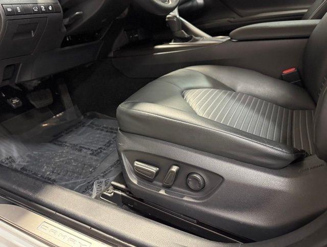 Toyota Camry SE Auto (Natl) 2024