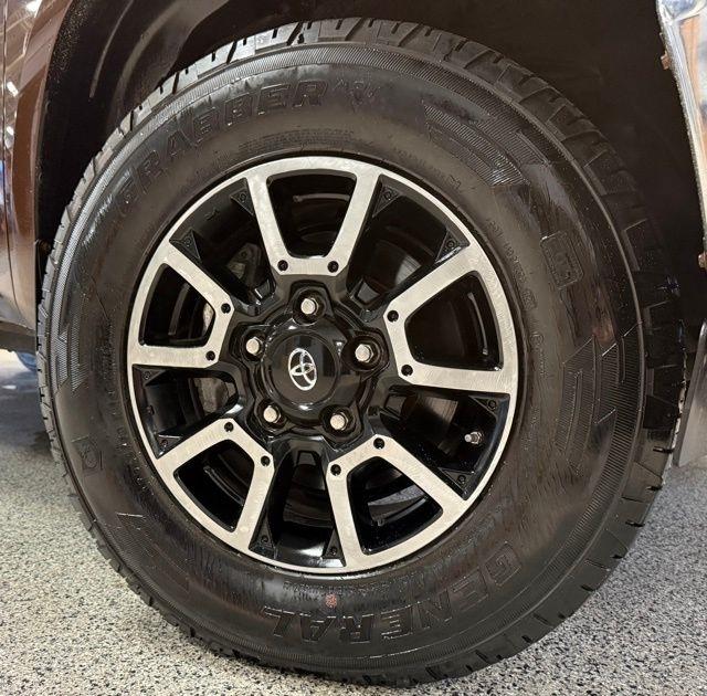 Toyota Tundra 4WD Truck CrewMax 5.7L V8 6-Spd AT Platinum (Natl) 2015