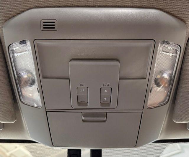 Toyota Tundra 4WD Truck CrewMax 5.7L V8 6-Spd AT Platinum (Natl) 2015