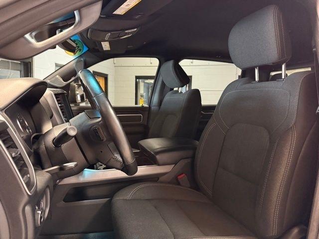 RAM 1500 Big Horn 4x4 Crew Cab 5'7" Box 2020