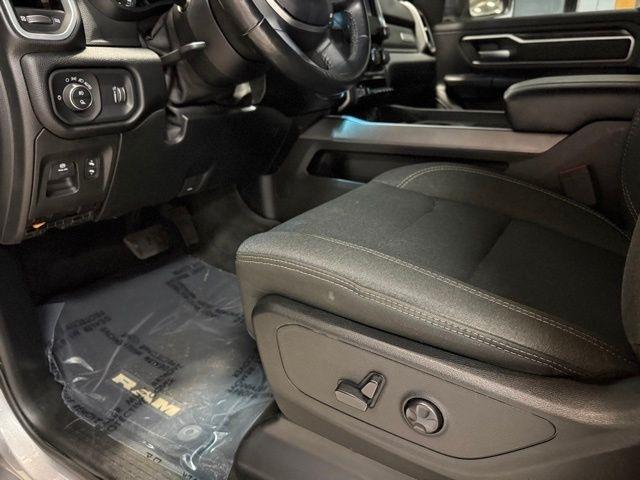 RAM 1500 Big Horn 4x4 Crew Cab 5'7" Box 2020