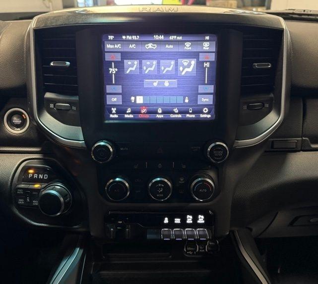 RAM 1500 Big Horn 4x4 Crew Cab 5'7" Box 2020