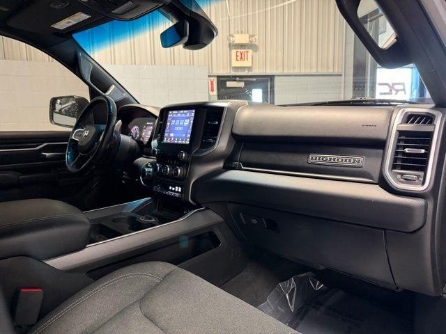 RAM 1500 Big Horn 4x4 Crew Cab 5'7" Box 2020