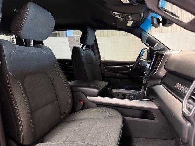 RAM 1500 Big Horn 4x4 Crew Cab 5'7" Box 2020