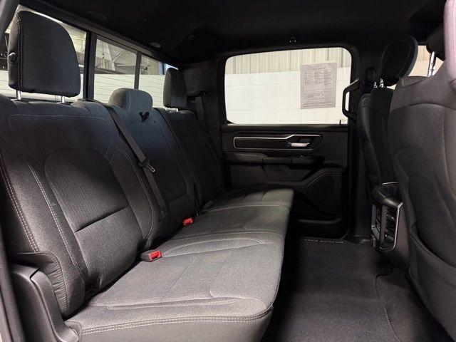 RAM 1500 Big Horn 4x4 Crew Cab 5'7" Box 2020