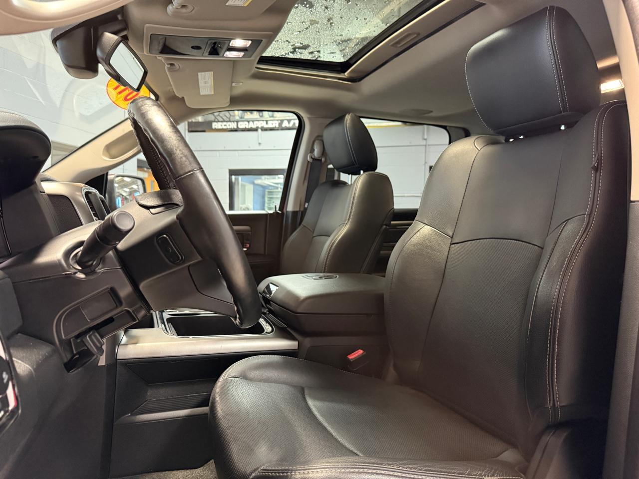 RAM 1500 4WD Crew Cab 140.5" Sport 2017