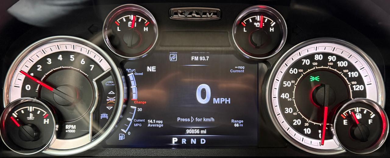 RAM 1500 4WD Crew Cab 140.5" Sport 2017