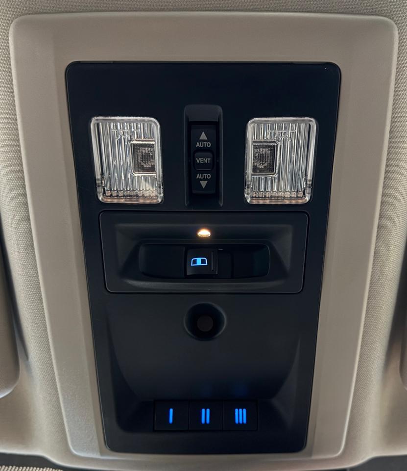 RAM 1500 4WD Crew Cab 140.5" Sport 2017