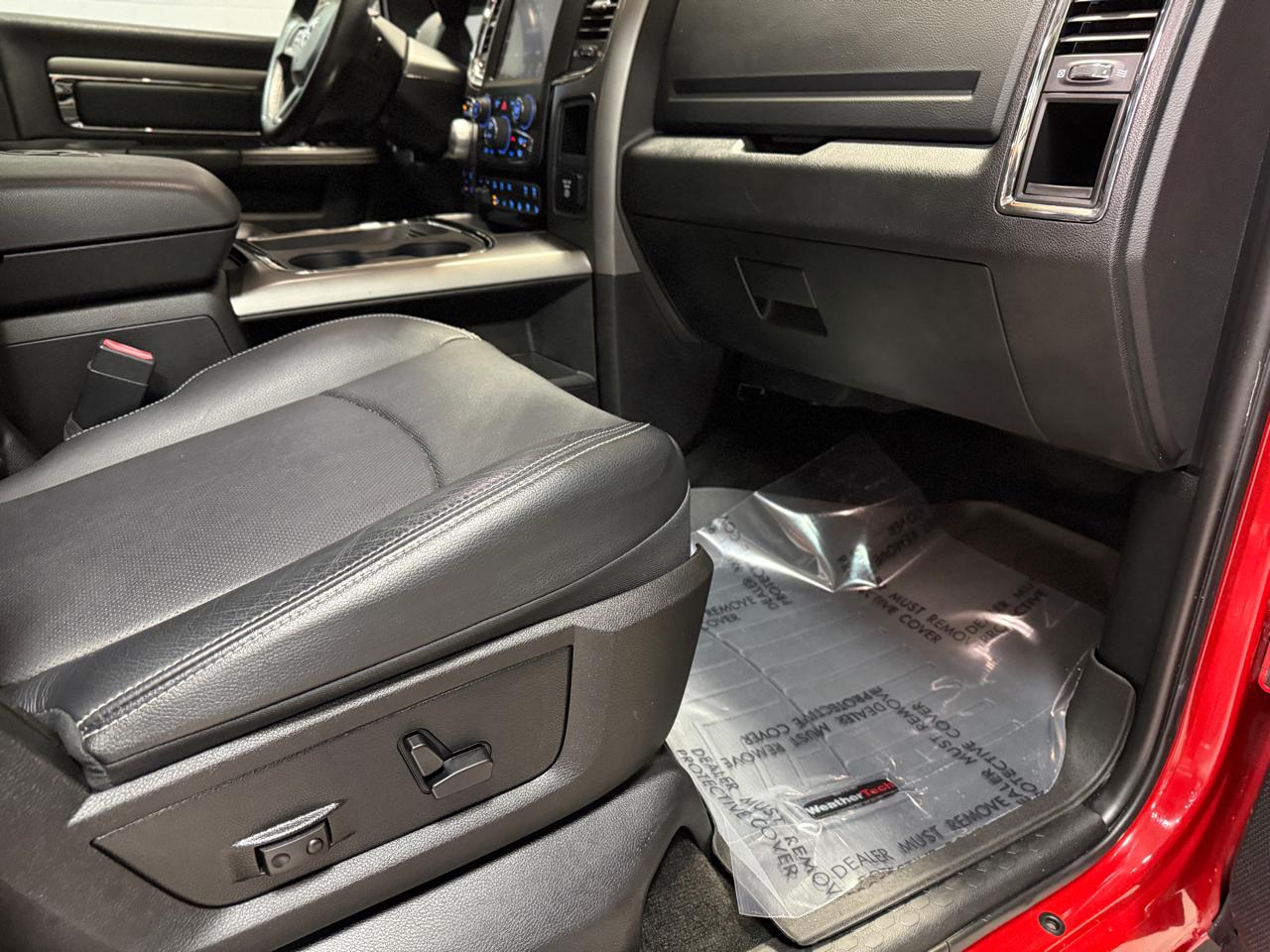 RAM 1500 4WD Crew Cab 140.5" Sport 2017