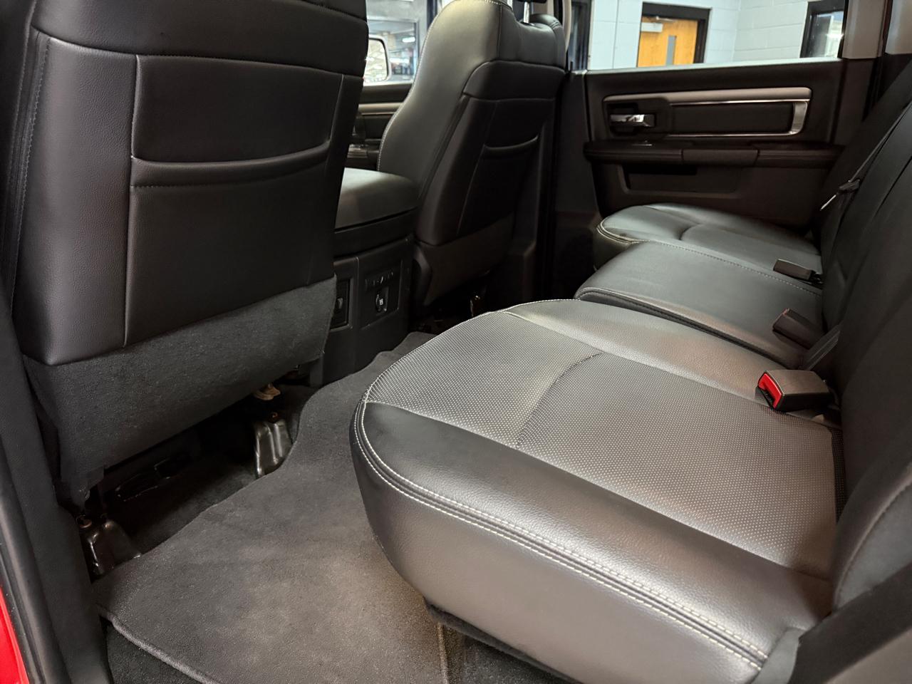 RAM 1500 4WD Crew Cab 140.5" Sport 2017