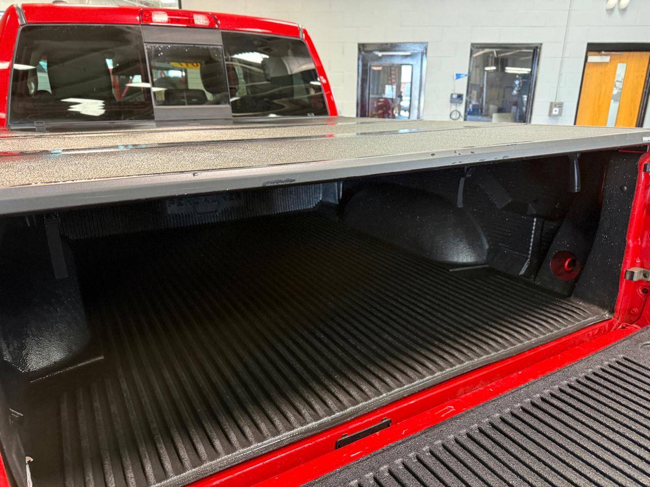 RAM 1500 4WD Crew Cab 140.5" Sport 2017