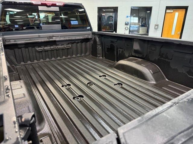 GMC Sierra 2500HD 4WD Crew Cab 172" Denali 2022