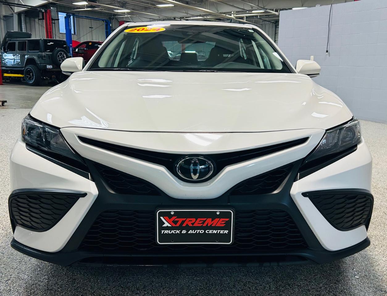 Toyota Camry SE Auto (Natl) 2024