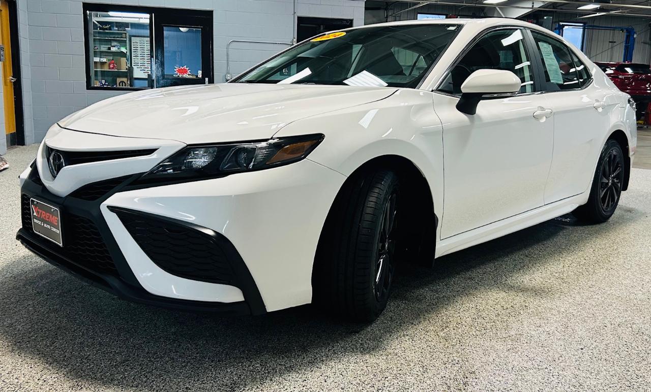 Toyota Camry SE Auto (Natl) 2024