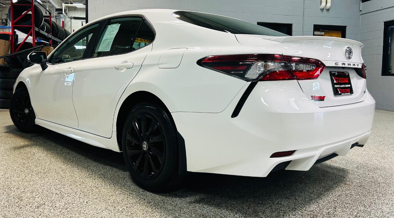 Toyota Camry SE Auto (Natl) 2024