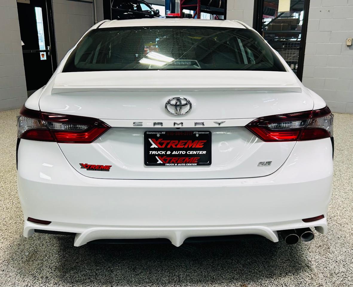 Toyota Camry SE Auto (Natl) 2024