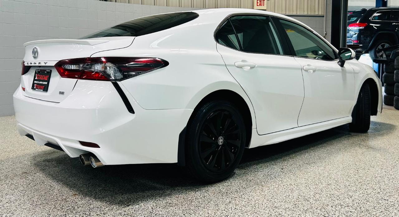 Toyota Camry SE Auto (Natl) 2024