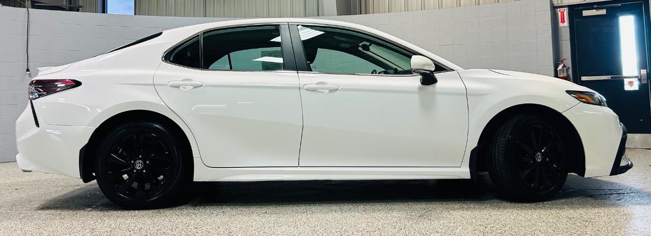 Toyota Camry SE Auto (Natl) 2024