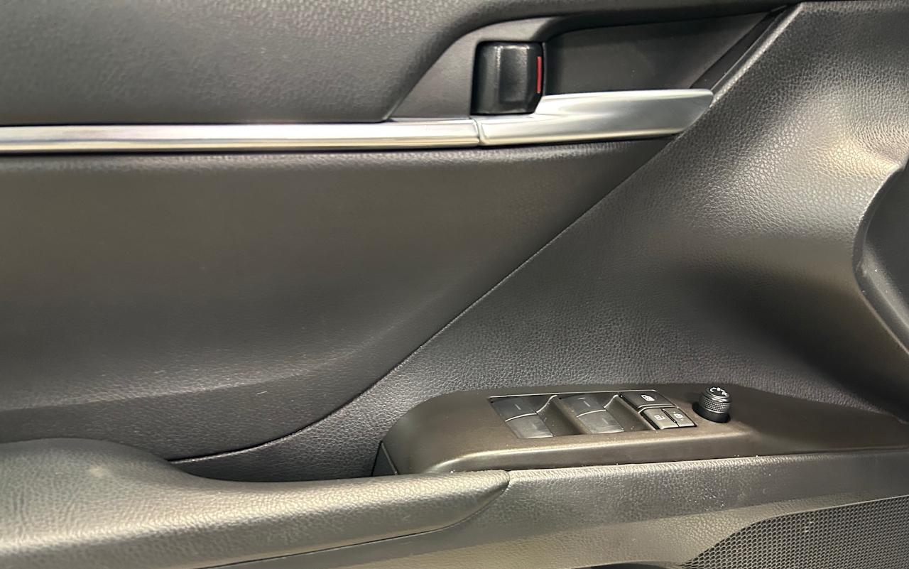 Toyota Camry SE Auto (Natl) 2024