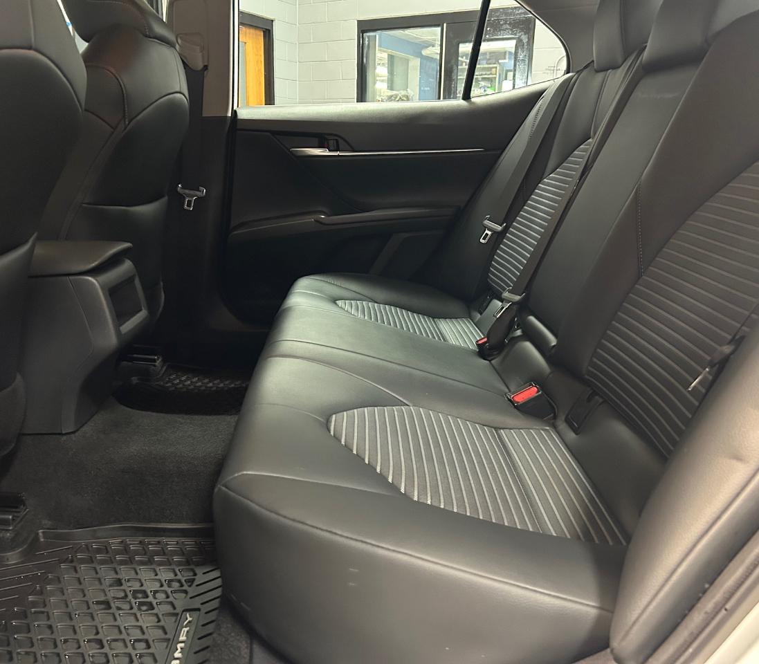 Toyota Camry SE Auto (Natl) 2024