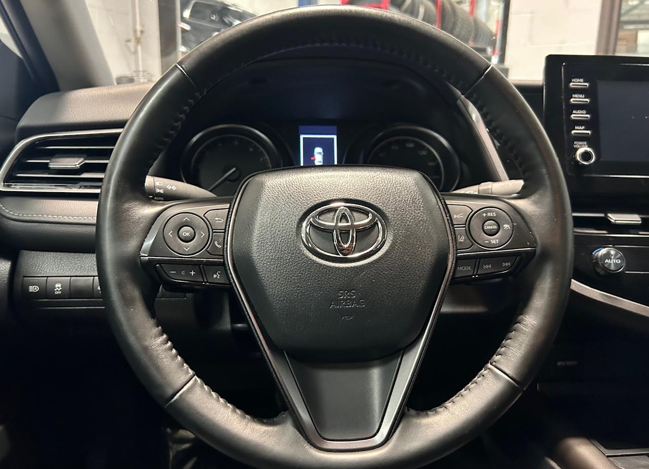 Toyota Camry SE Auto (Natl) 2024