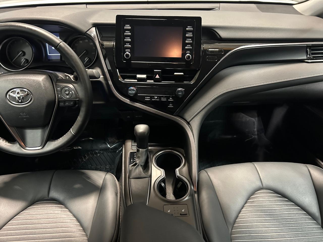 Toyota Camry SE Auto (Natl) 2024