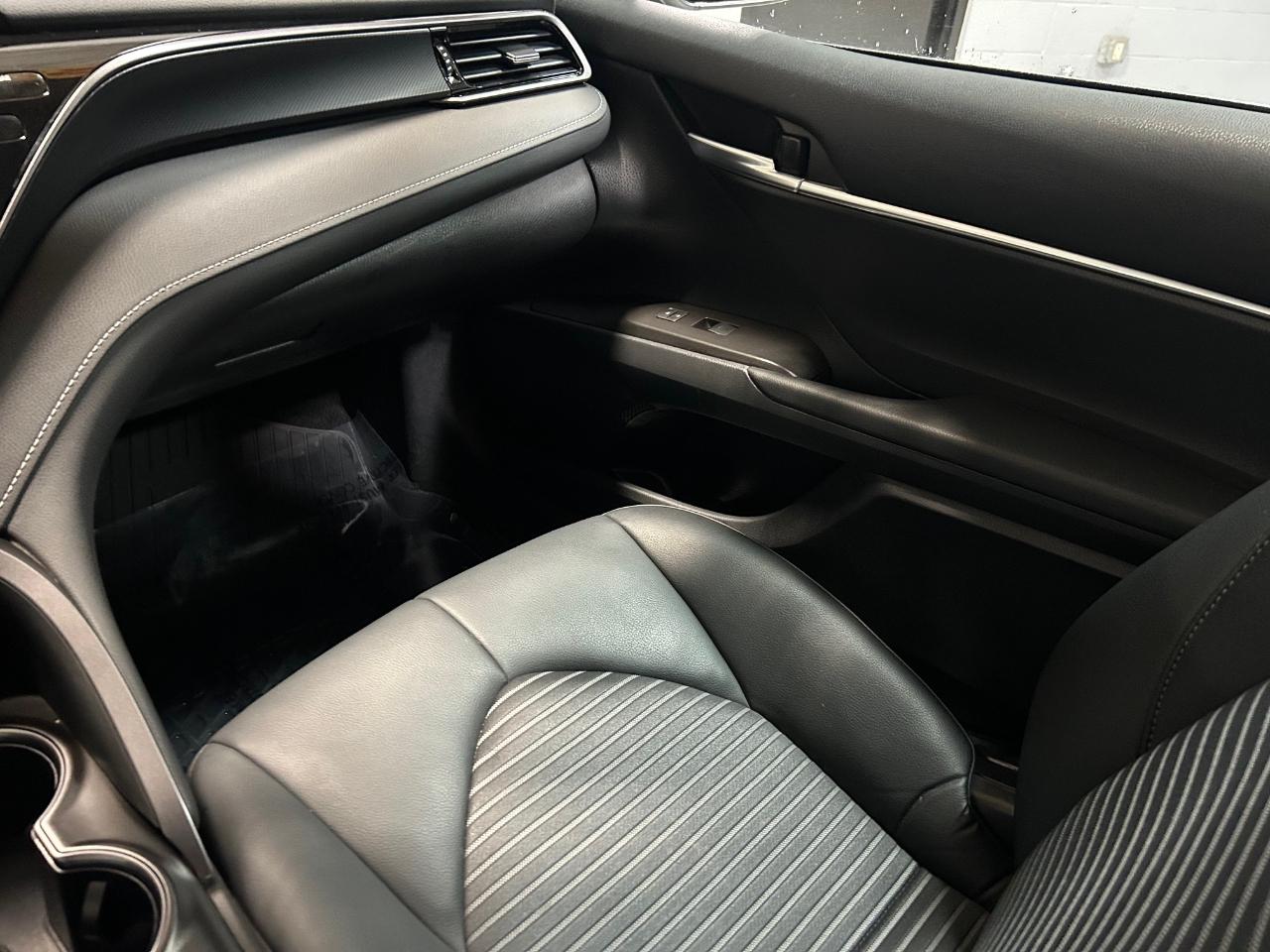 Toyota Camry SE Auto (Natl) 2024