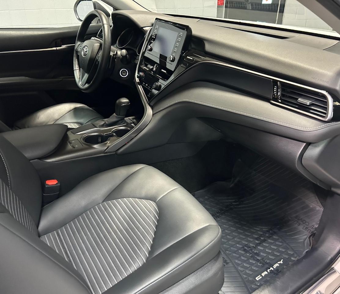 Toyota Camry SE Auto (Natl) 2024