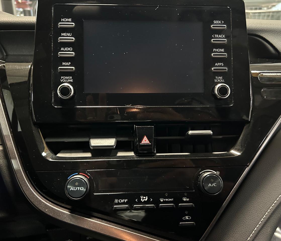 Toyota Camry SE Auto (Natl) 2024