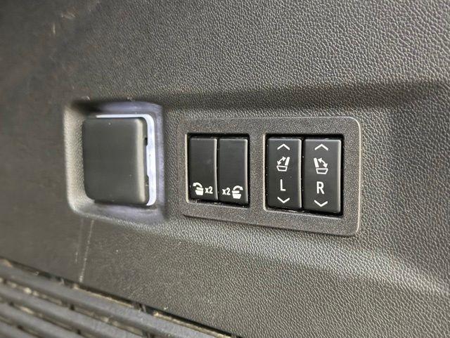 GMC Yukon 4WD 4dr SLT 2023