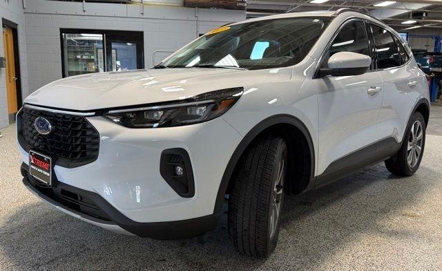 Ford Escape Platinum AWD 2025