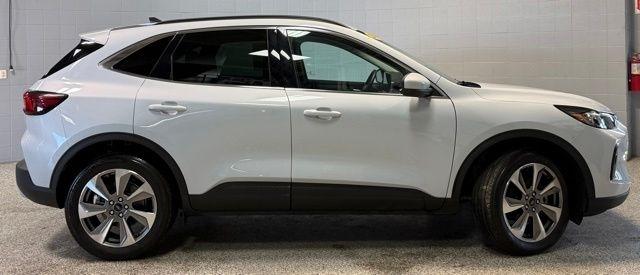 Ford Escape Platinum AWD 2025