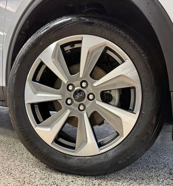 Ford Escape Platinum AWD 2025