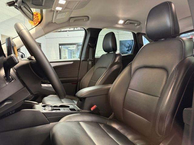 Ford Escape Platinum AWD 2025