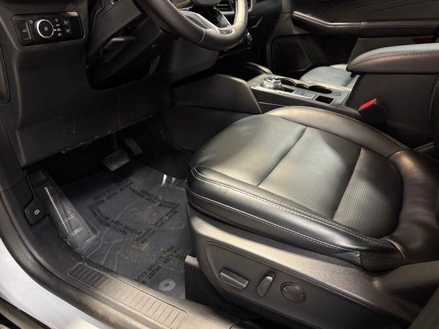 Ford Escape Platinum AWD 2025