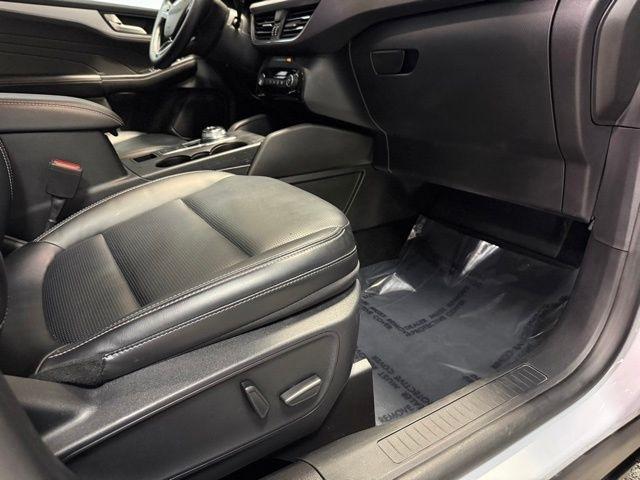Ford Escape Platinum AWD 2025