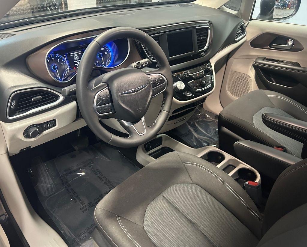 Chrysler Voyager LX FWD 2024