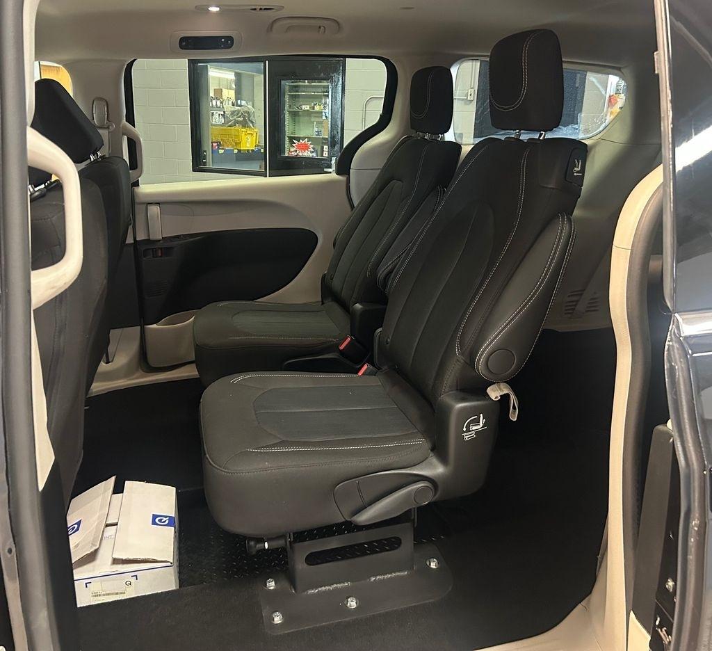 Chrysler Voyager LX FWD 2024