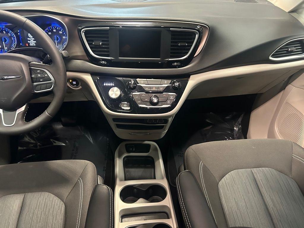Chrysler Voyager LX FWD 2024
