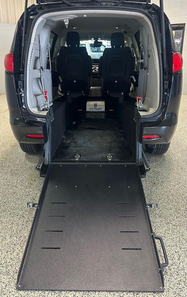 Chrysler Voyager LX FWD 2024