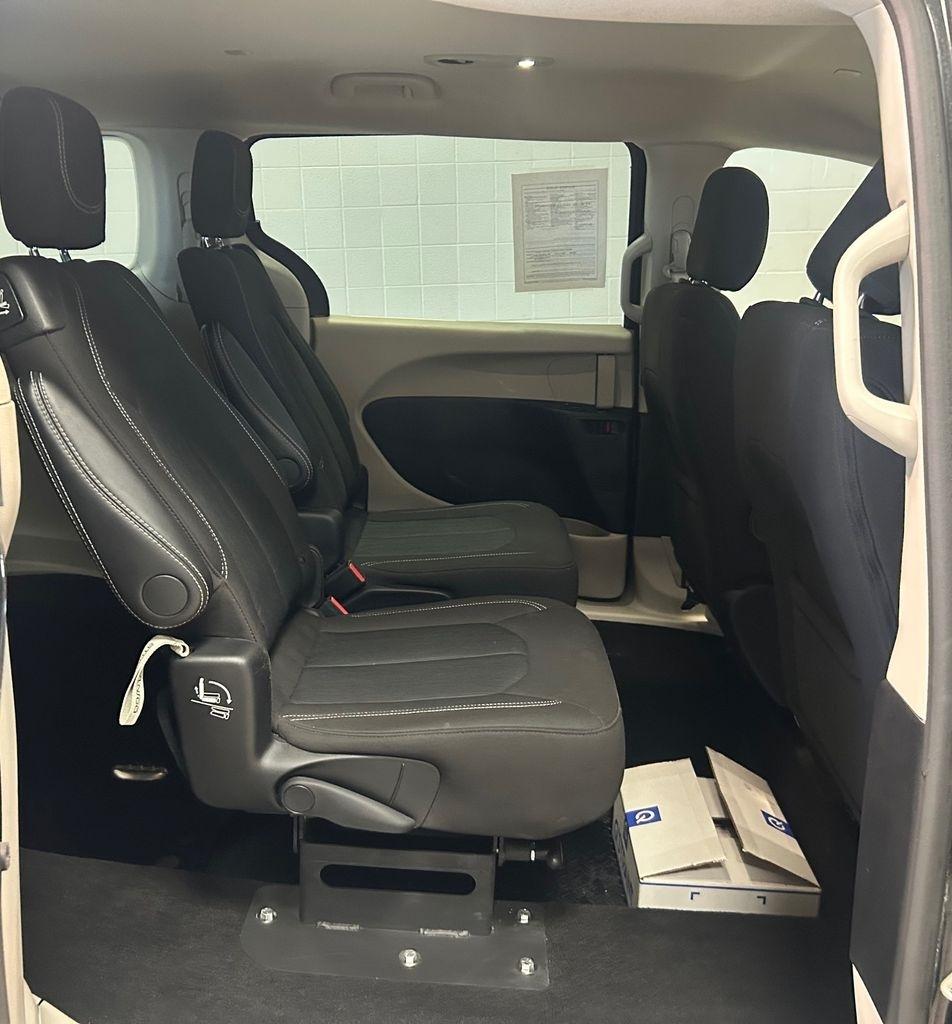 Chrysler Voyager LX FWD 2024