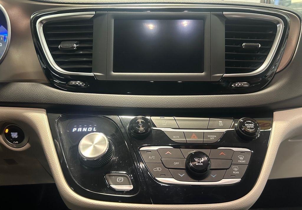 Chrysler Voyager LX FWD 2024