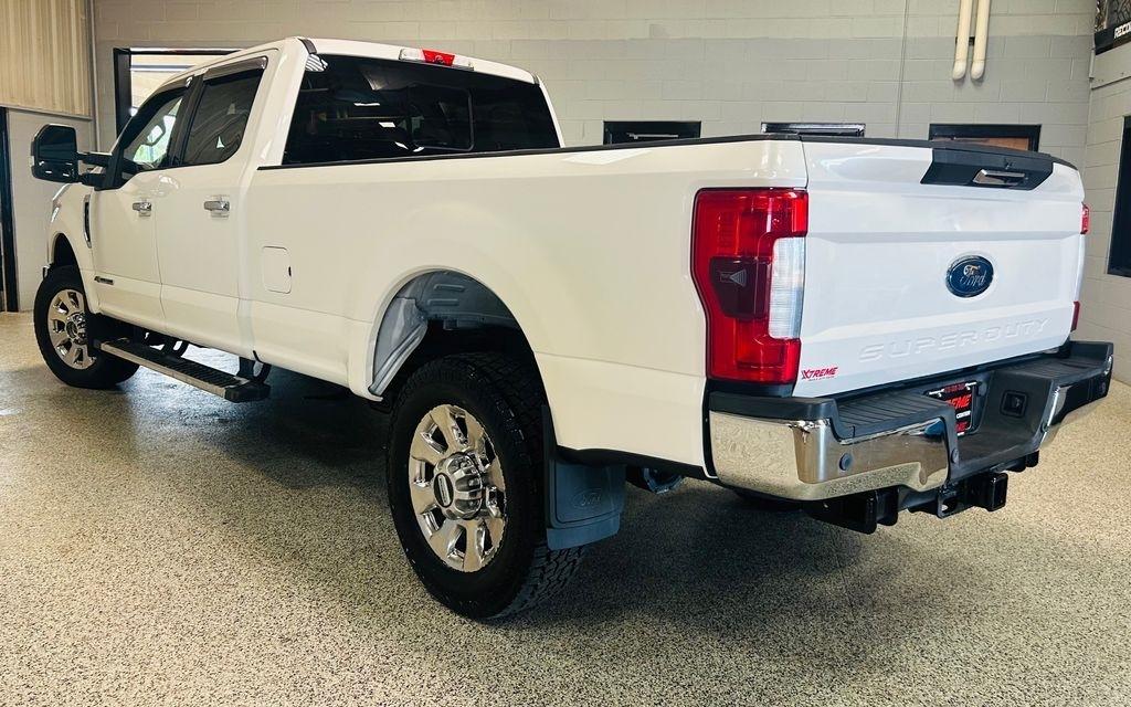 Ford Super Duty F-350 SRW Lariat 4WD Crew Cab 8' Box 2017
