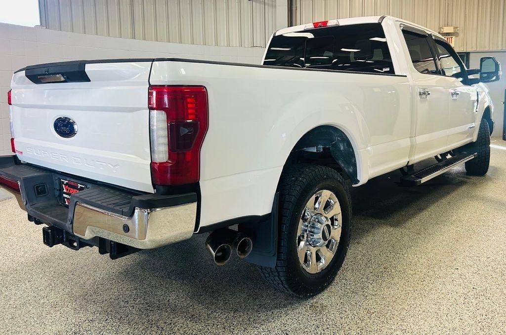 Ford Super Duty F-350 SRW Lariat 4WD Crew Cab 8' Box 2017