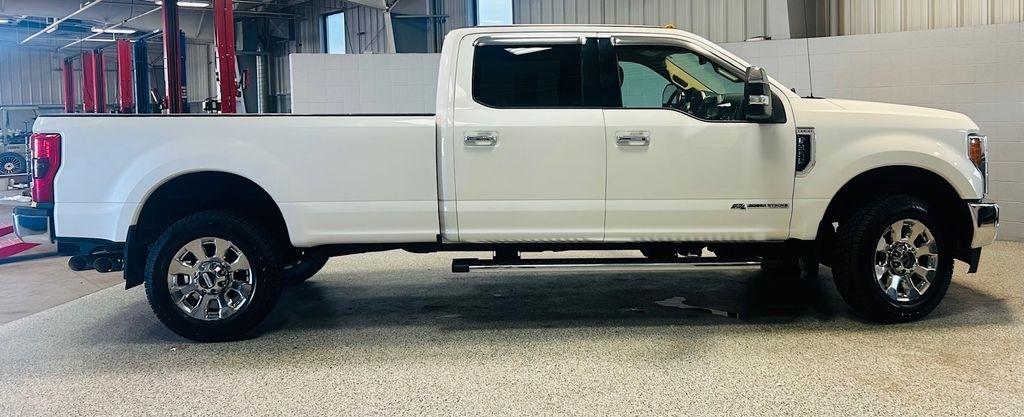 Ford Super Duty F-350 SRW Lariat 4WD Crew Cab 8' Box 2017
