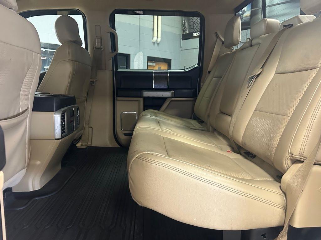 Ford Super Duty F-350 SRW Lariat 4WD Crew Cab 8' Box 2017